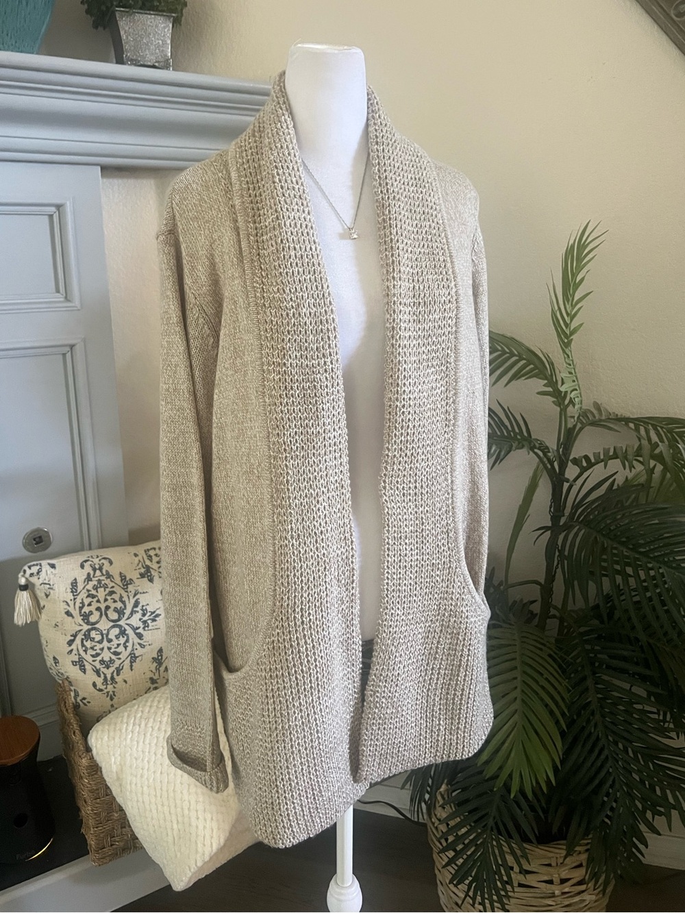 Open-Front Cream Knit Cardigan with Shawl Collar and Pockets